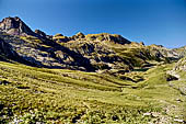 Escursione ai laghi Gemelli, Alta Valle Brembana, Alpi Orobie -  La discesa verso il lago di Aviasco. 